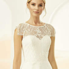 Lace bolero Avalia E323