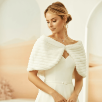Avalia E329 faux fur cape