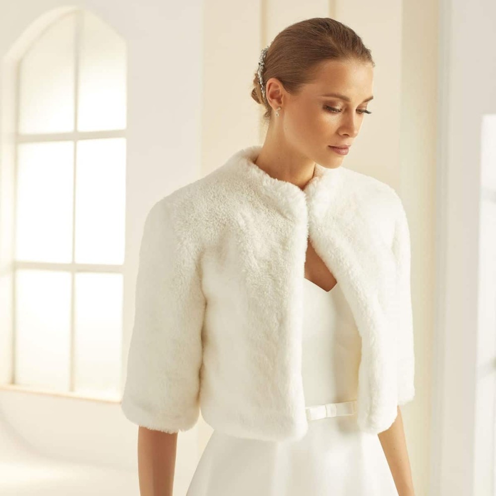 Bridal jacket in fur look Avalia E307