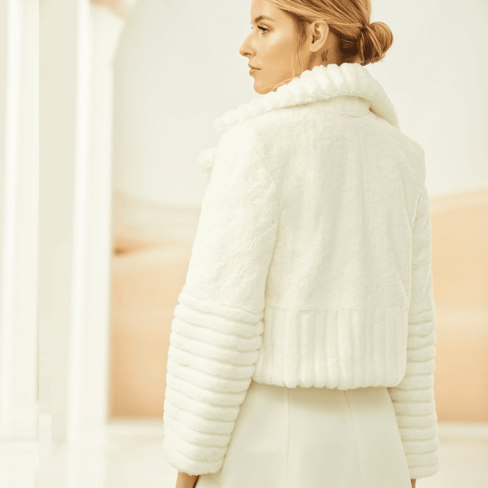 Bridal jacket made of faux fur Avalia E314