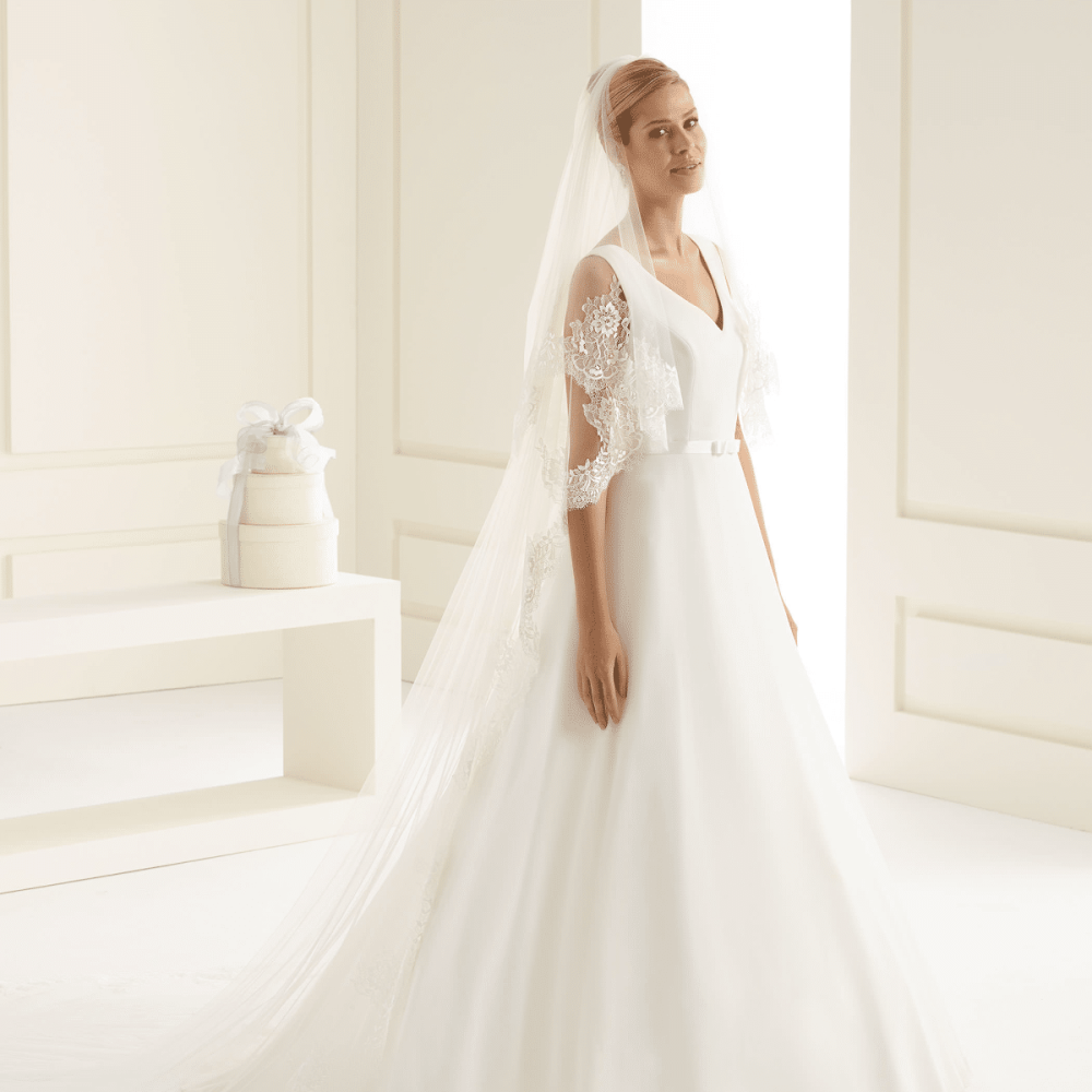 Veil with lace edge Avalia S171