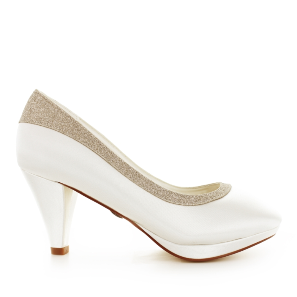 Champagne satin hot sale wedding shoes