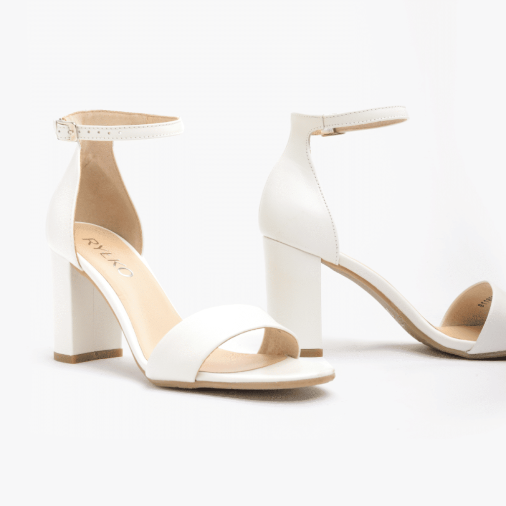 Bridal shoes sandals ina white